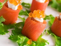 Закуски на Новый год: ТОП-5 рецептов рулетов из семги