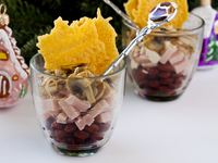 Новогодние рецепты: Салат-коктейль с ветчиной