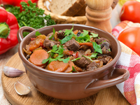 Тушеное мясо с черносливом