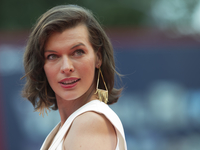 Милла Йовович решила сменить фамилию
