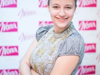 Прически на Новый год: Плетение с цветком из волос