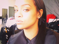 Рианна показала лицо без макияжа