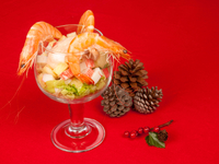 Новогодние рецепты: Салат-коктейль из крабовых палочек