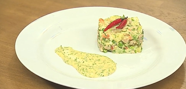 Новогодние рецепты от звезд: Константин Дьяченко приготовил оливье