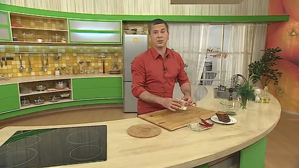 Новогодние рецепты от звезд: Константин Дьяченко приготовил оливье