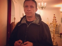 Иван Охлобыстин подарил золотой смартфон незнакомой девушке