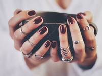 Главный тренд года: ТОП-8 покупок винного цвета