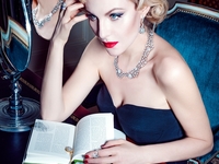 Ренате Литвиновой исполнилость 48 лет: Стильные образы именинницы