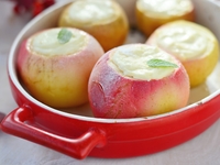 Запеченные яблоки с творогом и ванилью