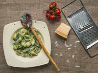 Как приготовить пасту со шпинатом: рецепт от Алексея Суханова