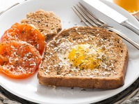 Яйцо в хлебе: Три идеи для завтрака