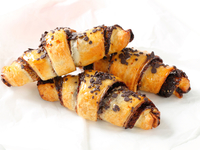 Рогалики из слоеного теста с шоколадом