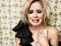 Эмоции в анимации: Как девушки реагируют на новую стрижку