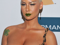 31-летняя модель примерила откровенный купальник