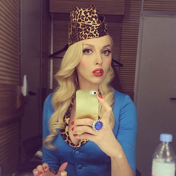 Оля Полякова опубликовала свои детские фотографии