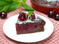 Баскский пирог с шоколадом и вишней