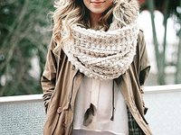 Зимние образы с шарфами: Street style