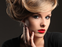 История причесок в одном видео: Как менялись женщины за сто лет