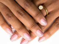 Модный маникюр с блестками: Мастер-класс