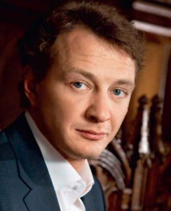 Марат Башаров отдыхает с новой возлюбленной в Сочи