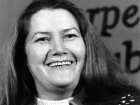 Умерла автор книги Поющие в терновнике Колин Маккалоу