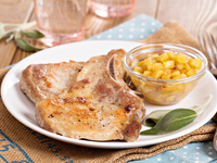 Свиные отбивные с яблочным чатни