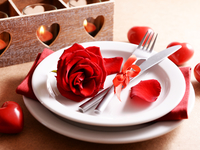 День святого Валентина: сервировка в красных тонах