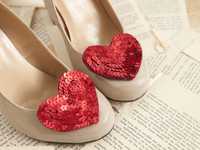Украшение своими руками: Брошь-сердце на туфли
