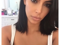 Ким Кардашян похвасталась короткой стрижкой