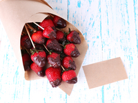 День святого Валентина: Как сделать букет из клубники