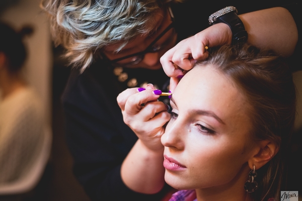 Идеальный изгиб: Как правильно корректировать форму бровей