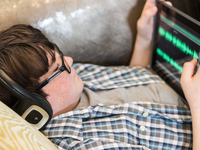 Ученые: Гаджеты отнимают у детей сон