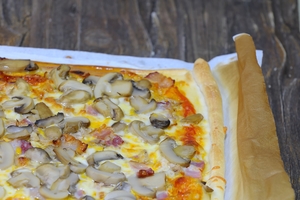 Как приготовить пиццу с грибами и ветчиной