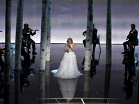Оскар 2015: Lady GaGa в элегантном образе спела с оркестром
