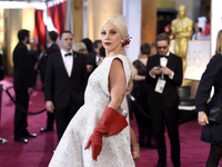 Модный конфуз: Неудачные образы Lady GaGa на премии Оскар