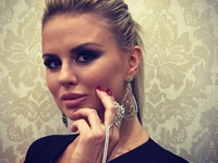 Анна Семенович рассталась со своим женихом