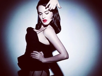 Даша Астафьева похвасталась новыми модными очками