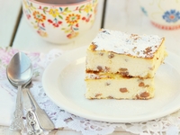 Творожная запеканка с изюмом и ванилью