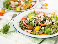 Рецепты на 8 марта: ТОП-5 весенних салатов