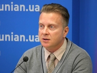 Телеведущего Антина Мухарского наградили медалью и орденом