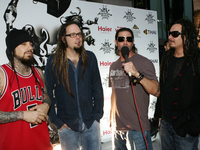 Бывший барабанщик группы Korn подал в суд на музыкантов