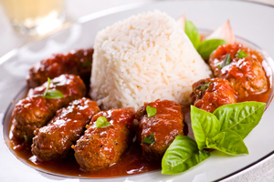 Как приготовить греческие фрикадельки в мясном соусе (видео)