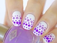 Маникюр на 8 Марта: Цветы, пастель и блестки