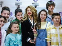 Тина Кароль и участники Голос. Діти выступили на Вечернем квартале