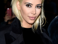 Ким Кардашян стала блондинкой: Фанаты предложили сжечь стилиста