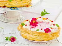 Рецепты на 8 марта: Торт из заварного теста с ягодным кремом