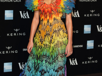 Модный провал: Девушка Роберта Паттинсона поразила странным нарядом