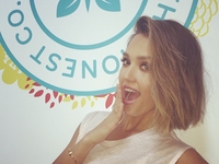 Джессика Альба продемонстрировала новую стрижку