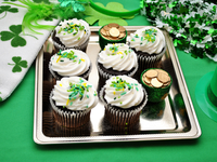 День святого Патрика 2017: капкейки Зеленый бархат