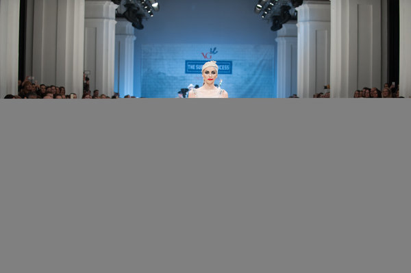 Новая коллекция Victoria Gres: Модель разделась на подиуме